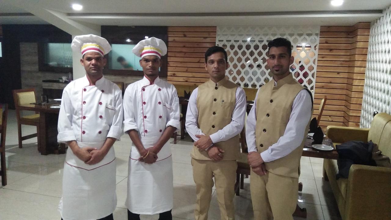 Hotel Neelam Moga Ludhiana Exterior foto